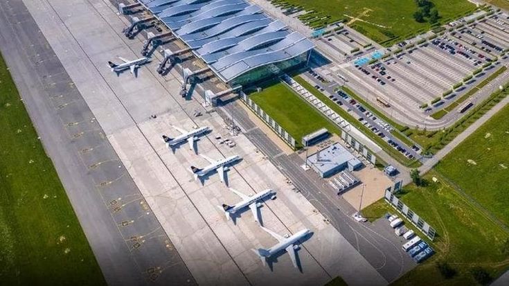 Ryanair, biglietti più cari del 21%. I conti volano. Ricavi Italia vicini al miliardo: primo mercato