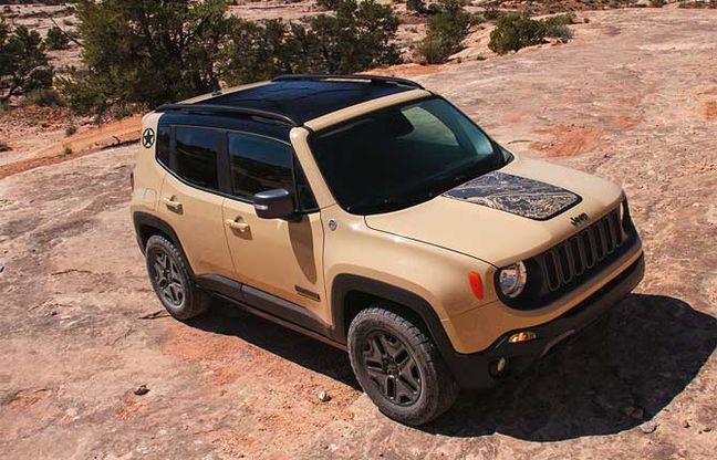 Grand Cherokee model year 2017 star dello stand Jeep al salone di Parigi