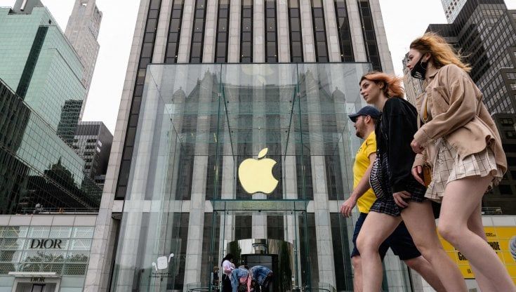 La variante Delta rallenta il rientro dallo smart working: Apple rinvia il ritorno in ufficio 