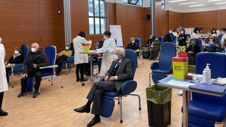 Covid, Mattarella vaccinato allo Spallanzani: ha ricevuto la prima dose di Moderna