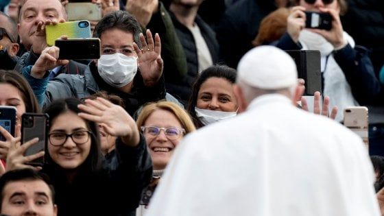 Papa, la Quaresima è tempo per "spegnere la televisione, staccarci dal cellulare e connetterci al Vangelo"