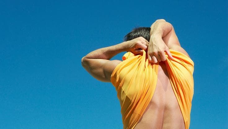 Caldo estremo: come vestirsi per abbassare la temperatura di almeno due gradi