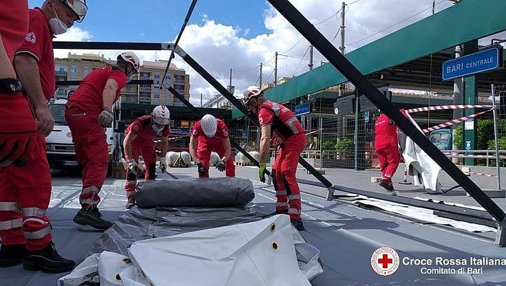 Bari, tamponi rapidi gratuiti alla stazione Centrale. La Croce rossa: "Ci saremo per tutta l'estate"