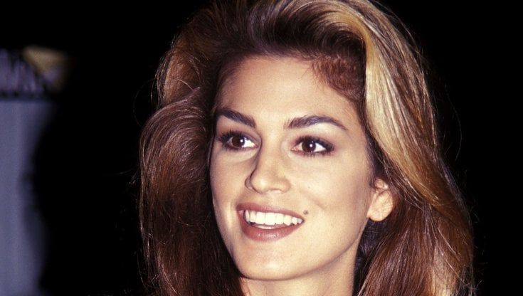 Capelli alla Cindy Crawford: come ricreare la voluminosa capigliatura anni '90