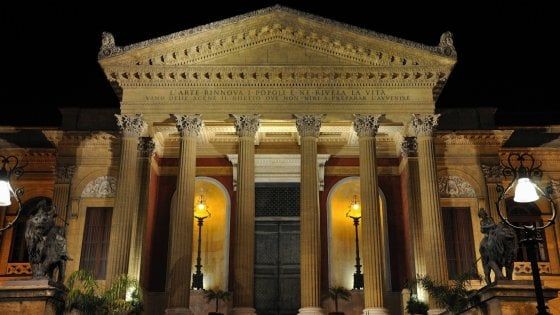 Palermo Capitale della cultura: i monumenti si illuminano col tricolore