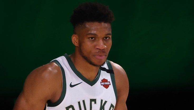 Basket Nba, Antetokounmpo resta a Milwaukee: quinquennale da 228 milioni di dollari