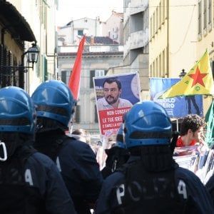 Firenze, 25 aprile: una carica per allontanare un corteo