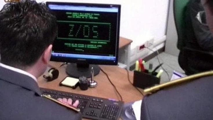 La promessa di ricchi guadagni e la truffa dello schema Ponzi: risarciti con un milione