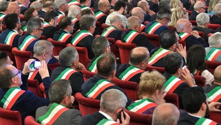 La partita del futuro nelle mani degli anziani. In Sicilia vietato fare il sindaco se sei under 40
