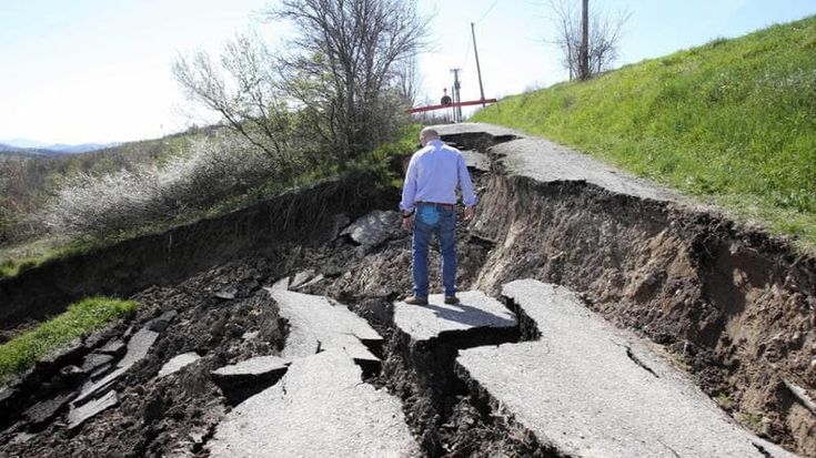 Una strada su due resta chiusa o danneggiata: “Situazione critica”