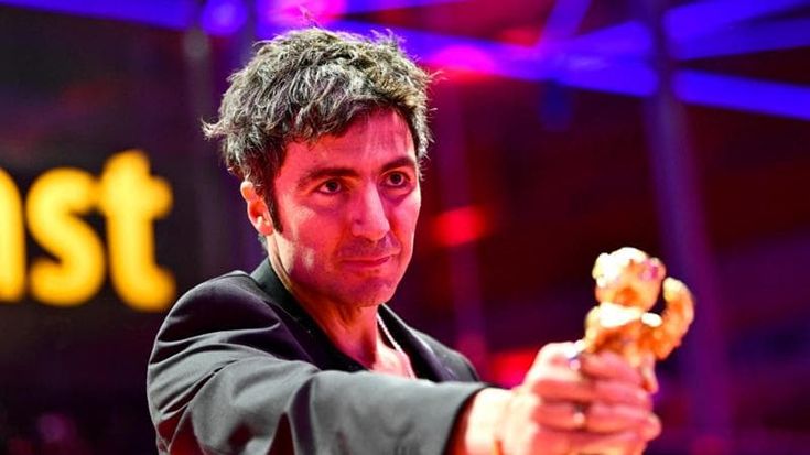 “Yellow Letters”, İlker Çatak: “L’incertezza è uno strumento del totalitarismo”