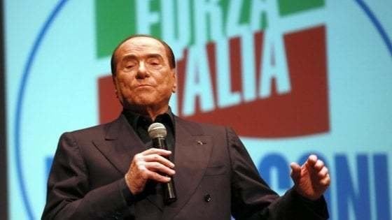 Berlusconi: "De Luca è un abile personaggio tv, ma la politica non è spettacolo"