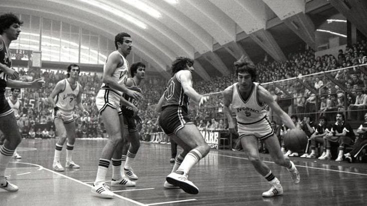 Livorno, il basket e una mitica rivalità: la storia di Libertas e Pielle in una docuserie