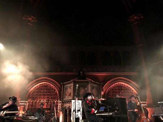 Vinicio Capossela a Londra canta il suo 'Bestiario d'amore'