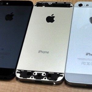 Arrivano i nuovi iPhone in Italia ed &egrave; subito notte bianca