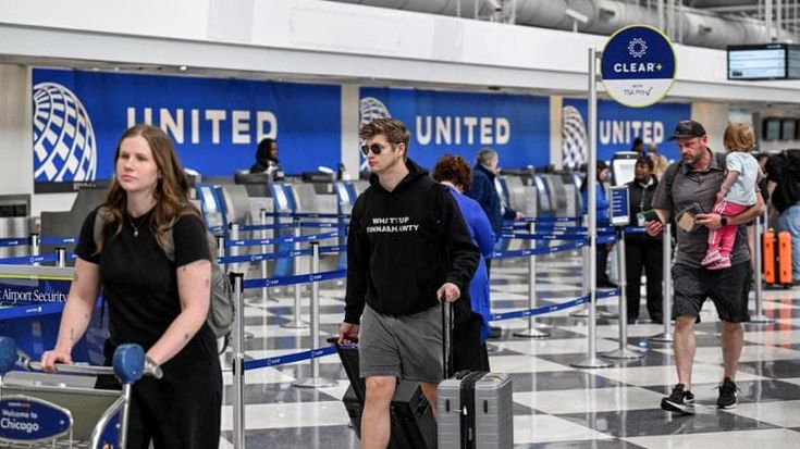 L’America di Trump non attira più, turisti in fuga dagli Stati Uniti: 4 milioni in meno nel 2025