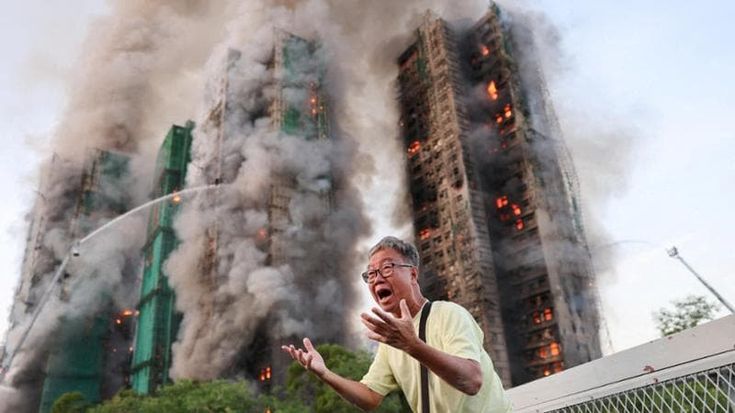 Hong Kong, a fuoco diversi grattacieli: 55 i morti