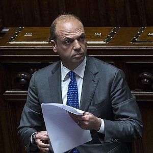 Alfano: "A Napoli ci vuole l'Esercito"