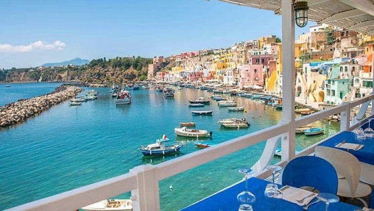 Procida, l'eterna Isola di Arturo dove riconciliarsi con il mondo