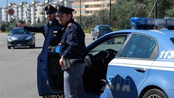 Lecce, giro di prostitute scoperto grazie all'agenda di un 26enne: annotate tutte le tariffe