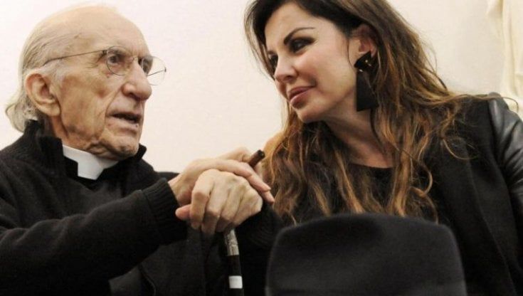 Alba Parietti: “Don Gallo, quelle notti con lui al telefono a parlare di politica