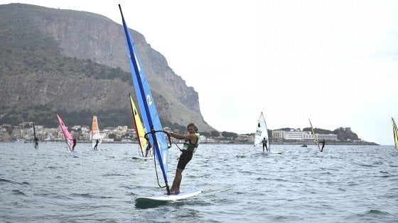 Palermo, regata internazionale windsurfer: Casagrande in testa fra i "leggeri"