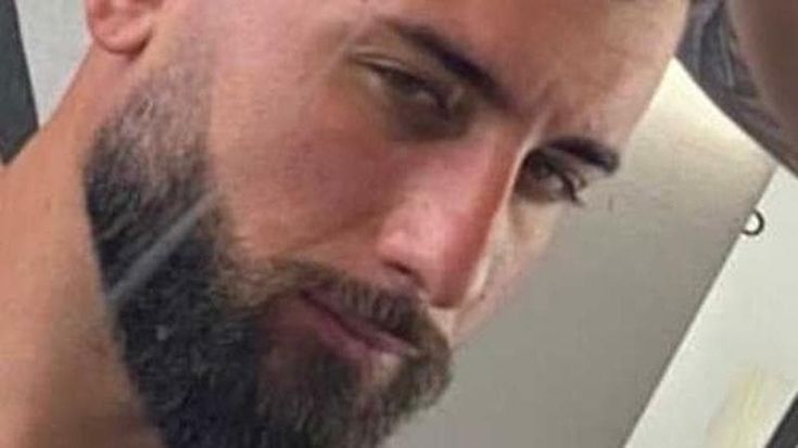 Carovita a Bologna, Mario Procino: “Ho uno stipendio da prof di ruolo ma il mio letto è un divano in cucina”