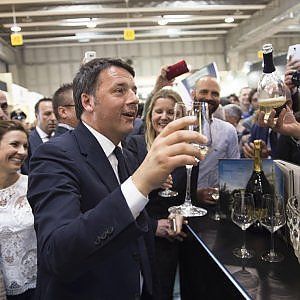 Renzi: "Vino italiano migliore di quello francese, Alibaba ci farà crescere"