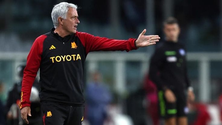 Mourinho: “Il mio presente è solo la Roma, ma in futuro lavorerò in Arabia”