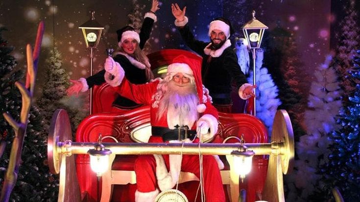 “Chi di voi crede ancora in Babbo Natale alzi la mano”. Bufera sull’insegnante di religione che rivela l’origine della leggenda ai bambini di una primaria a Firenze
