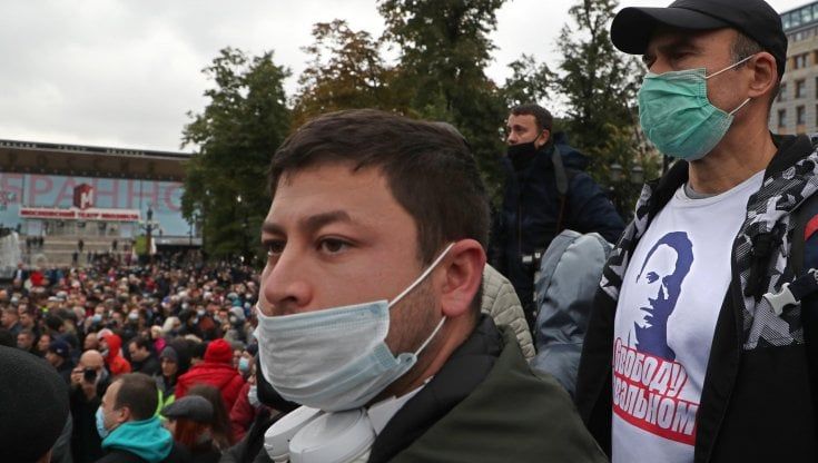 Mosca, comunisti in piazza contro i brogli: "Putin è un ladro"