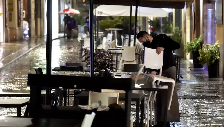 Coronavirus, Parma ore 18: i bar chiudono le porte