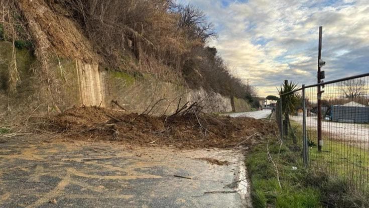 Pisa, frana sulla Provinciale, strada chiusa ma c'è chi ignora il divieto