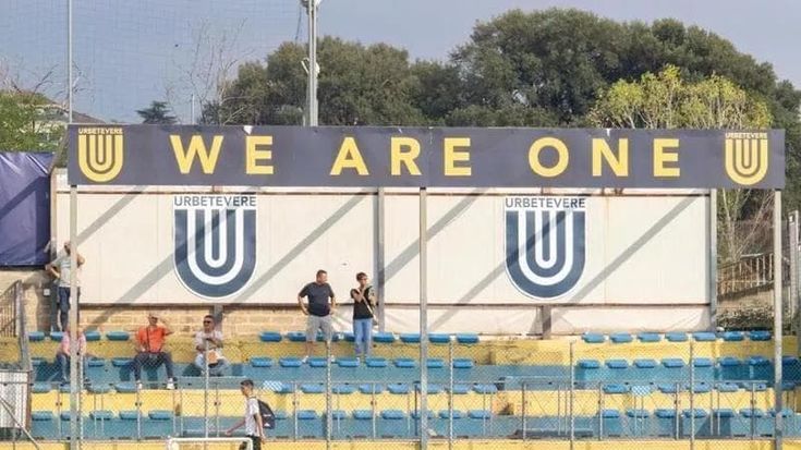 Il fulmine colpisce la traversa e il portiere perde conoscenza per cinque minuti: paura a Roma