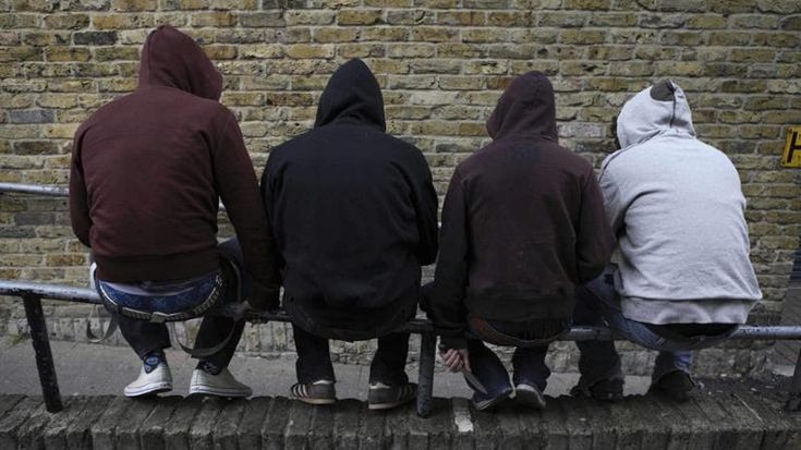 “Mio figlio, a 13 anni, ha salvato un coetaneo conosciuto in chat che voleva uccidersi”