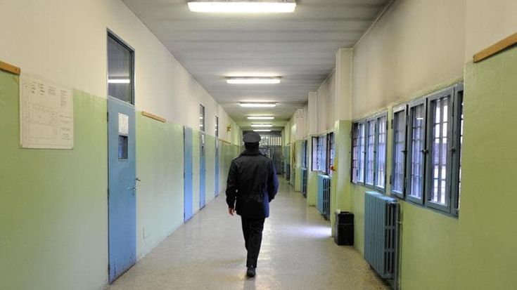 Detenuto trovato morto in cella alle Vallette, accanto al corpo un “fornelletto” per il crack
