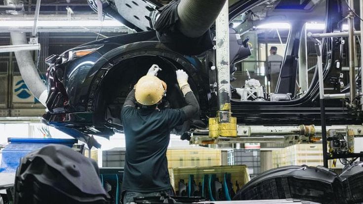 Auto, minicampagna di Urso sui veicoli commerciali