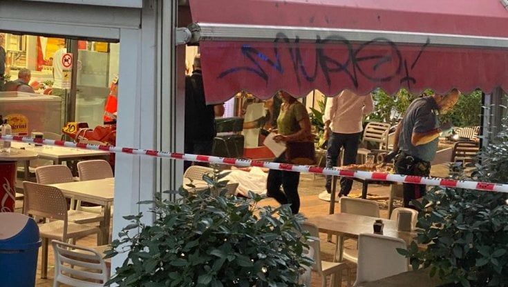  Sparatoria in centro a Pescara, un morto e un ferito grave. "L'ipotesi di un regolamento di conti"