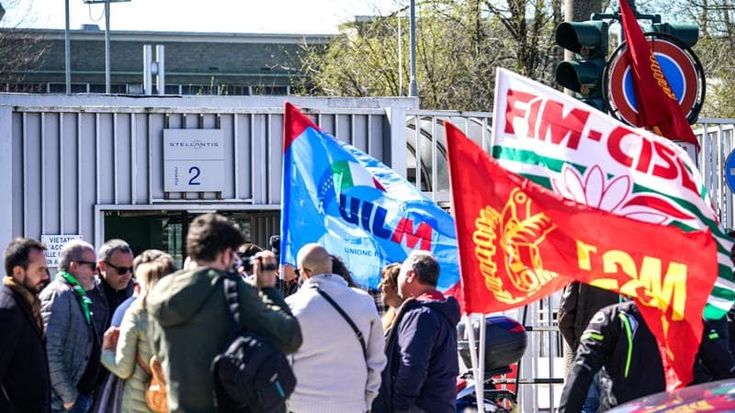 Conte e Fratoianni a Mirafiori, l’asse 5Stelle-Sinistra italiana si salda sull’automotive