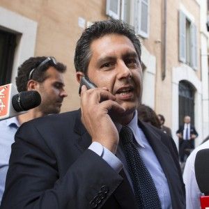 Toti: "Raffaele Fitto non far&agrave; scissioni, con lui non c'&egrave; nessuno"
