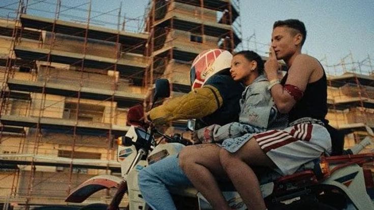 ‘Una sterminata domenica’, triangolo di ventenni a Venezia. Il regista: “Il mio cinema tra videogame e anime”
