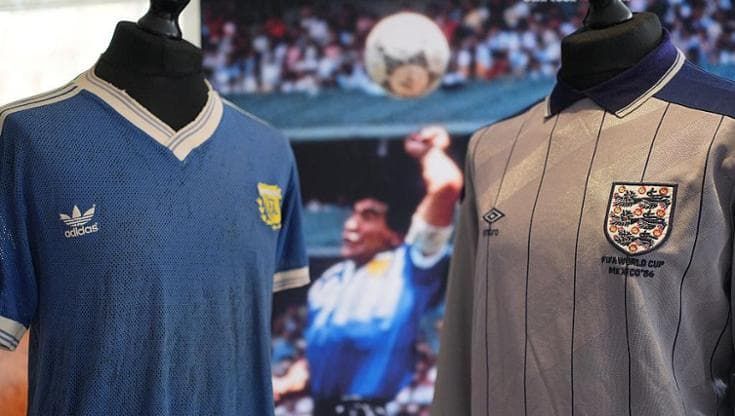 Shilton: “Maradona segnò due gol irregolari nell’86. Ma resta migliore di Messi”