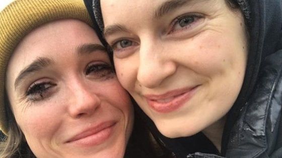 Ellen Page a un anno dalle nozze: "Grazie a chi ha lottato per permetterci di essere moglie e moglie" 