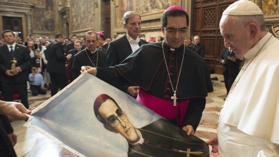 Monsignor Romero, festa per i 100 anni in Salvador. E la canonizzazione è vicina