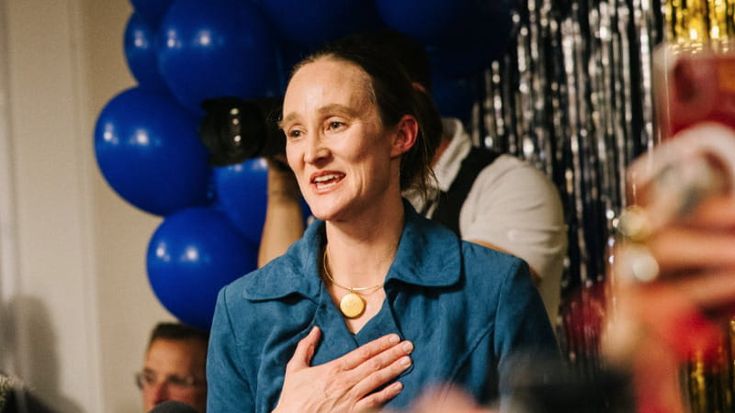 Né auto né casa di proprietà: Katie Wilson, la socialista anti-ricchi nuova sindaca di Seattle