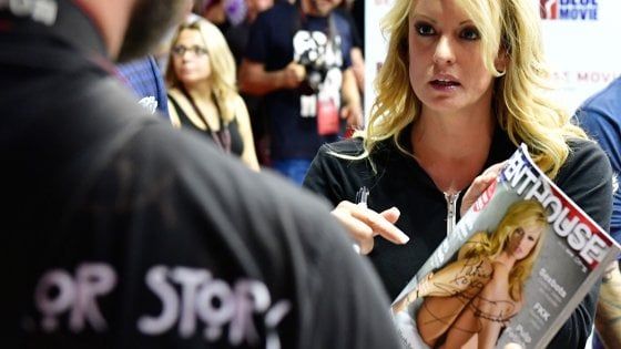 Trump: respinta causa diffamazione di Stormy Daniels