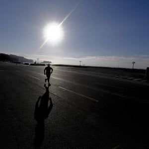Coronavirus, il prefetto di Napoli Valentini: "Controlli doverosi ma jogging da soli è consentito"
