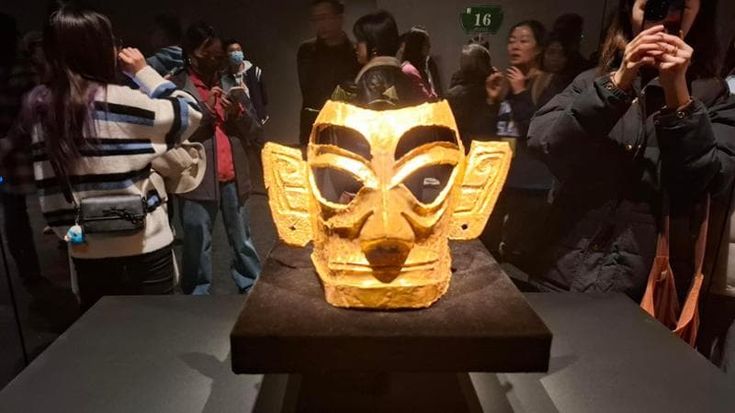 Cina, il Sichuan tra i panda, i Buddha giganti e il centro commerciale più grande del mondo