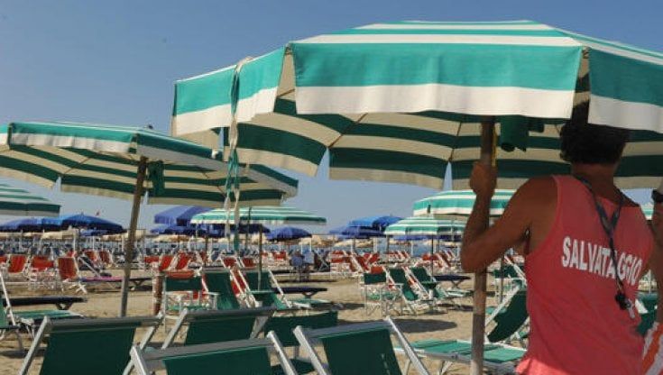 Balneari, traballa l'emendamento sulla proroga delle concessioni. FdI lo sconfessa in Parlamento. Forza Italia e Lega confermano la "sanatoria"