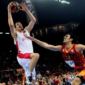 Basket, Eurolega: violenza a Istanbul, morto un tifoso della Stella Rossa